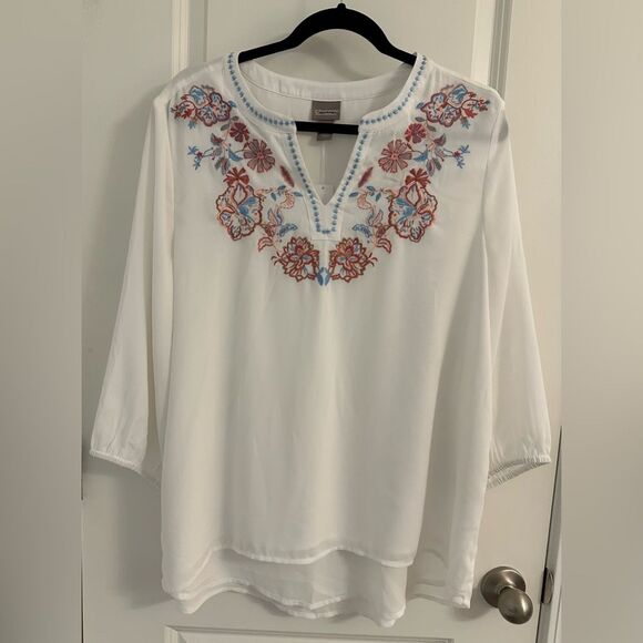 Chico’s Embroidered Popover Top Size 3 V- Neck 3/4 Sleeve Color Alabaster - Picture 4 of 12